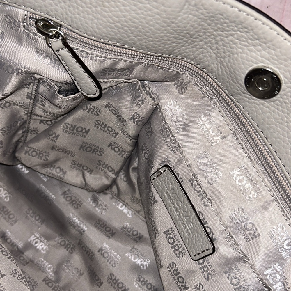 Michael Kors Pebbled Leather Gray With Silver Chain Harper Tote Bag - Picture 14 of 16